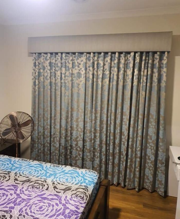PELMET WITH CURTAINS