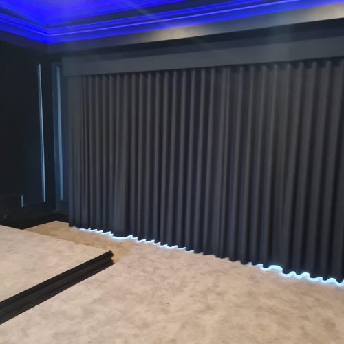 PELMET WITH CURTAINS