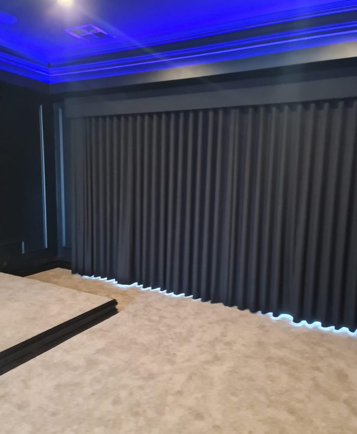 PELMET WITH CURTAINS
